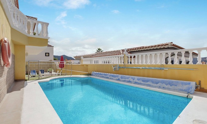 Chayofa Apartamento | Apartamento Villasol que admite mascotas, con piscina, Wi-Fi, terraza, vistas a la montaña y al mar
