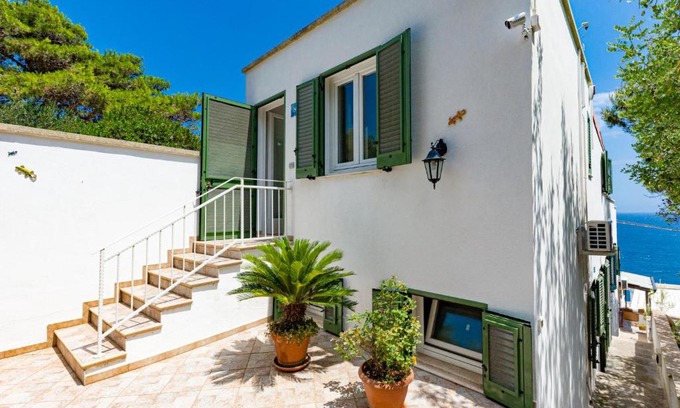Castro Marina Apartamento | Apartment Villetta Paradiso-1 by Interhome
