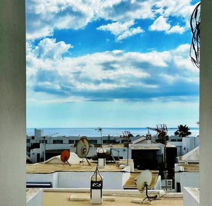 Puerto del Carmen Apartamento | Apartment Vincent, cozy and sunny over the rooftops
