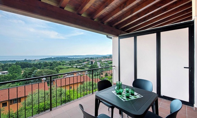Soiano del Lago Apartamento | Apartamento 'Vista Lago 2' con vistas al lago, piscina compartida y Wi-Fi