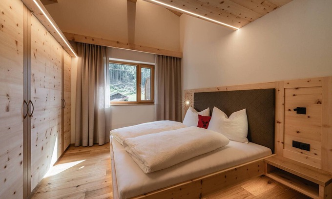 Santa Maddalena Apartamento | Apartment 'Weissbrunn Lisa' with Mountain View, Shared Terrace and Wi-Fi