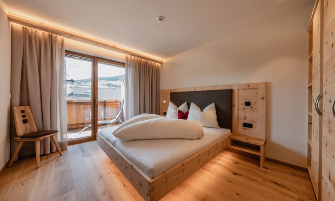Funes Apartamento | Apartment 'Weissbrunn Dominik' with Mountain View, Shared Terrace and Wi-Fi