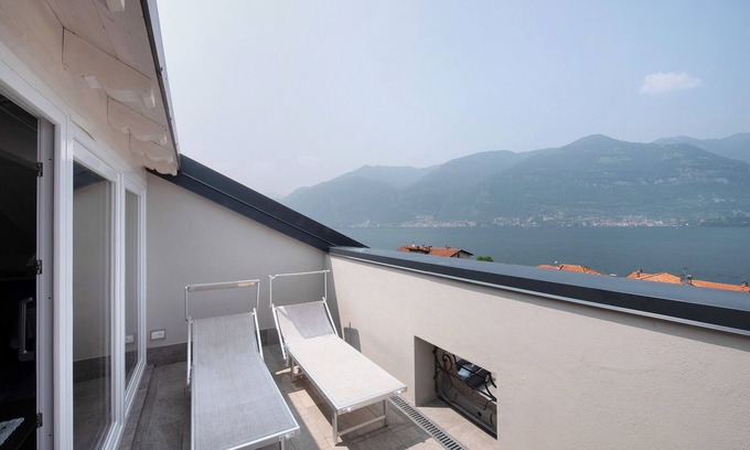 Lezzeno Apartamento | Apartamento 'White Suite - bañera de hidromasaje' con vistas al lago, piscina compartida y Wi-Fi