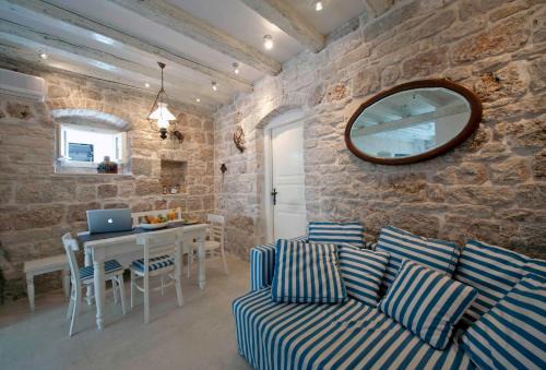 Komiza Apartamento | Apartment Whooart