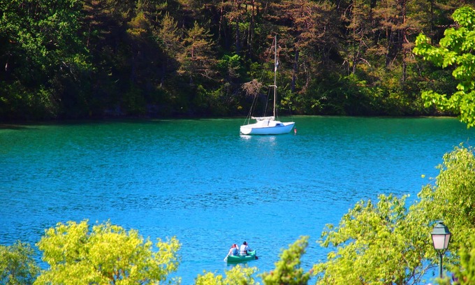 Esparron-de-Verdon Apartamento | APARTAMENTO CON TERRAZA EN EL LAGO D'ESPARRON DE VERDON