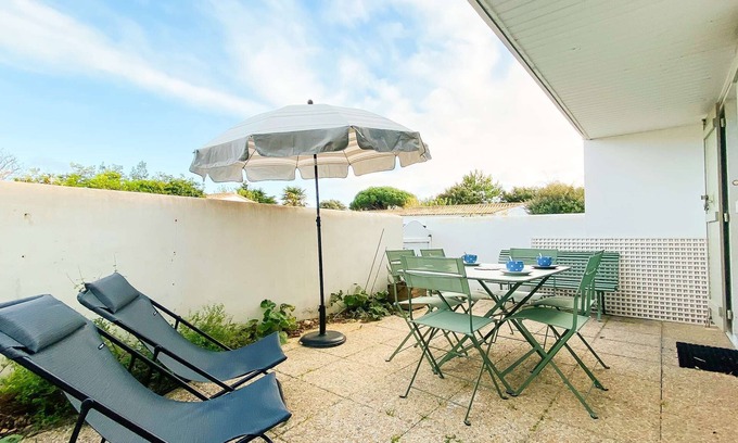 La Couarde-sur-Mer Apartamento | Apartment with courtyard communal pool and parking