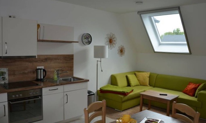 Burg-Dorf Apartamento | Apartment Wiesenblume - Spreewaldscheune am Fließ-Ferienwohnungen am Wasser in