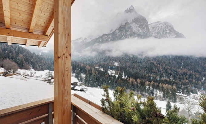 Castelrotto Apartamento | Apartamento 'Wiesenduft' con vistas a la montaña, terraza privada y Wi-Fi