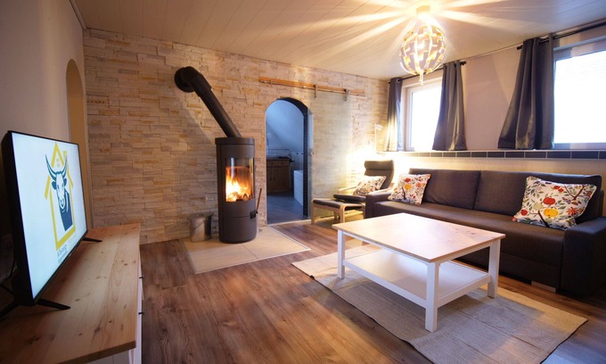 Gruibingen Casa | Apartment with 2 bedrooms, wood-burning stove, kitchen and terrace