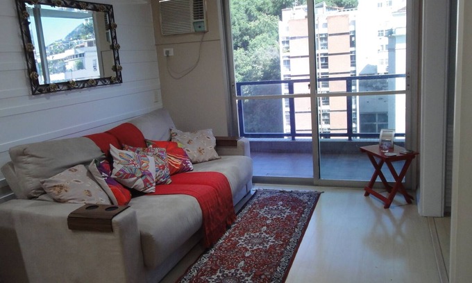 Zona Sul Apartamento | Piso de 2 habitaciones, servicios y garaje en el Humaitá, vista Lagoa y Cristo