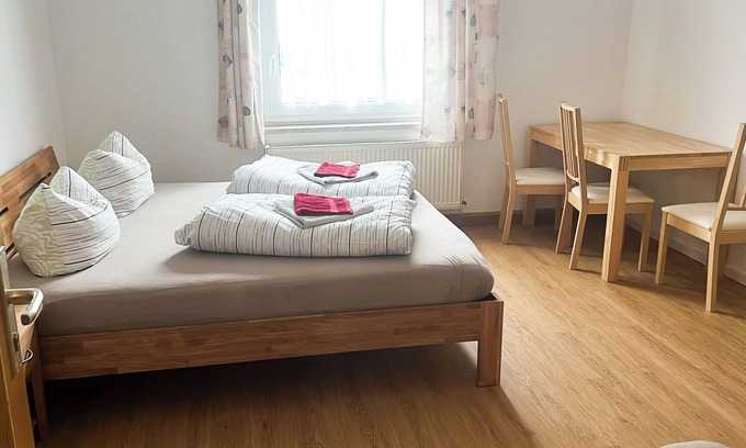 Schwarza Apartamento | Apartment with 3 sleeping rooms, 3 bathrooms, kitchen, wifi, netflix, second fl.