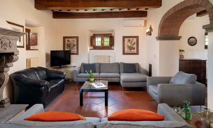 Subbiano Apartamento | Apartamento con WIFI, piscina, sauna, jacuzzi, A/C, TV, patio, vista panorámica, cerca de Arezzo