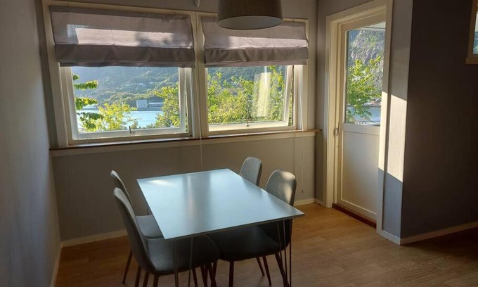 Svelgen Apartamento | Apartment with a view