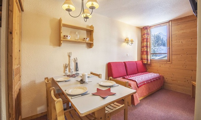 Doucy-Combelouviere Apartamento | Apartamento con balcón al pie de las pistas y muy cerca de tiendas y servicios.