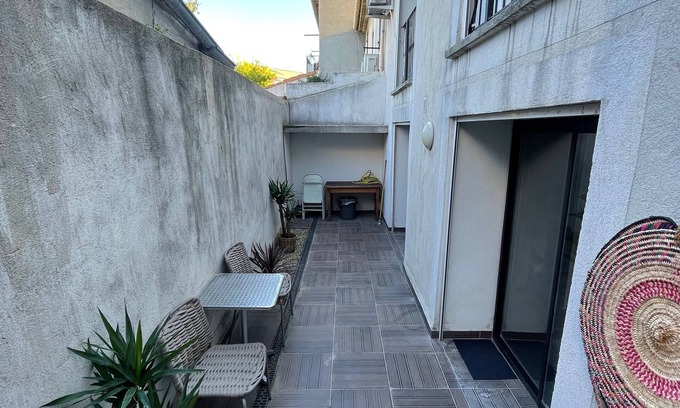 Mazargues Apartamento | Apartment with backyard and small private garage in the heart of Mazargues