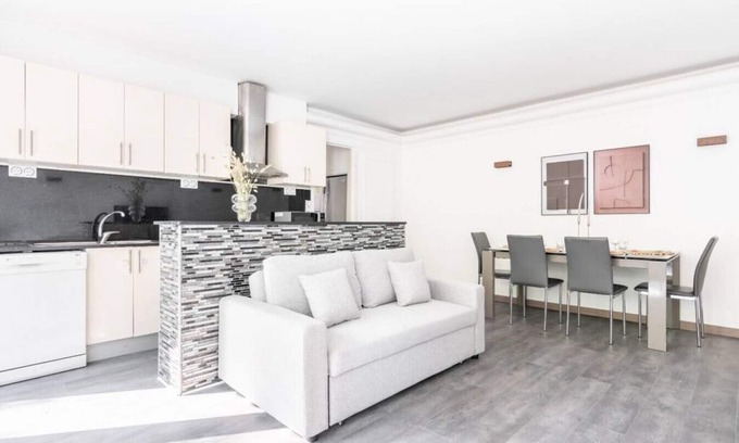 Combat Apartamento | Apartment with balcony - Buttes Chaumont