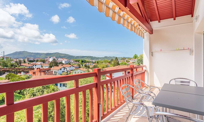 Hendaye Apartamento | Apartamento con balcón y estacionamiento en Hendaya