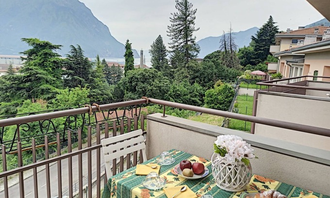 Lovere Apartamento | Apartment with balcony overlooking the lake