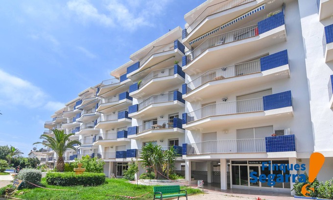 El Roc de Sant Gaieta Apartamento | Apartamento con piscina comunitaria y zona de juegos