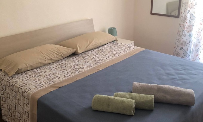 Mondragone Apartamento | Apartment with courtyard and private parking. Pets allowed :)