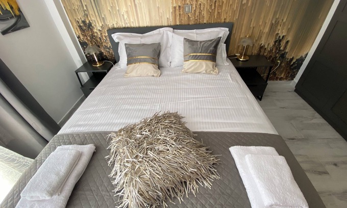 Nea Potidaia Apartamento | Apartment with design, right on the beach