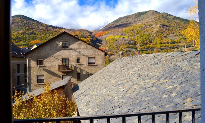 Esterri D'Aneu Apartamento | Apartamento con vistas y céntrico en Esterri
