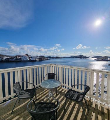 Henningsvaer Apartamento | Apartment with fantastic seaview in Henningsvær.
