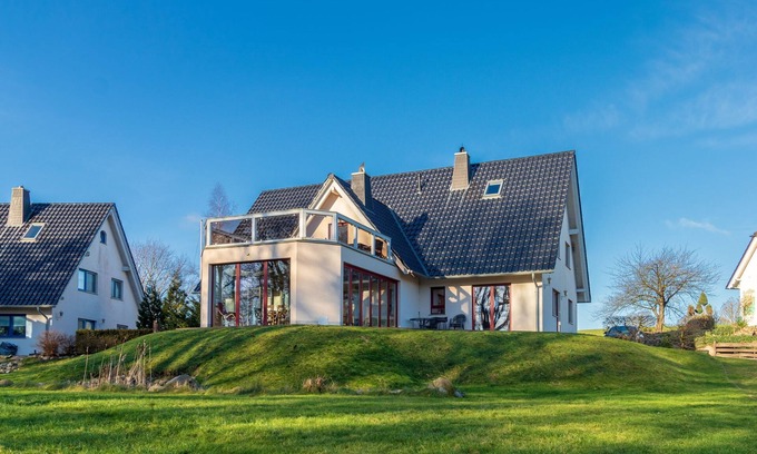 Buschvitz Apartamento | Apartamento con chimenea y terraza con vista al lago.
