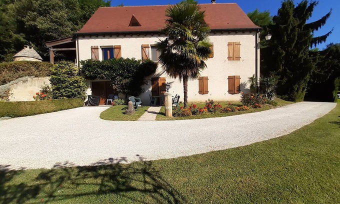 Sarlat-la-Caneda Apartamento | Apartamento con piscina de entrada privada en SARLAT clasificado 1 estrella