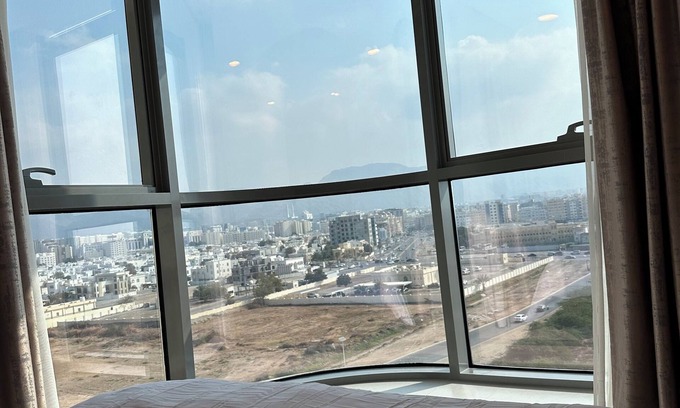 Al Ghubrah Ash Shamaliyyah Apartamento | Apartment with modern amenities