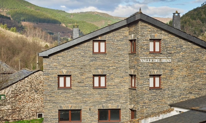 Cecos Apartamento | Apartamento 'Primero Derecha' con vistas a la montaña, jardín compartido y Wi-Fi
