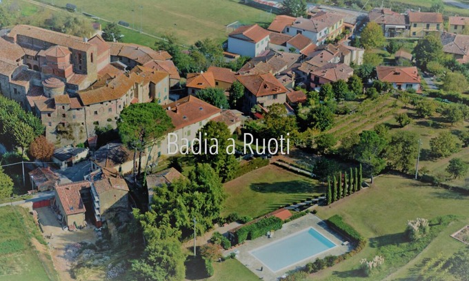 Badia a Ruoti Apartamento | Apartment with Park and Pool immersed in the greenery of Tuscany