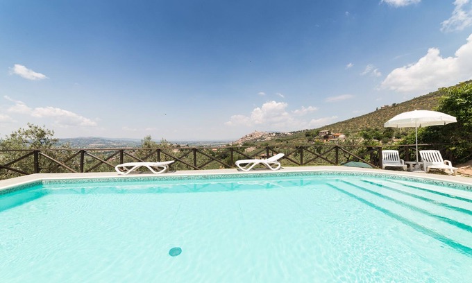 Bovara Apartamento | Apartment with pool 20 minutes' drive from Assisi's historic center