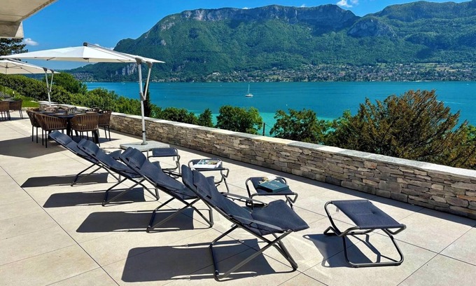 Sevrier Apartamento | APARTMENT with private terrace & lake view / 200 meters from lake & bike path