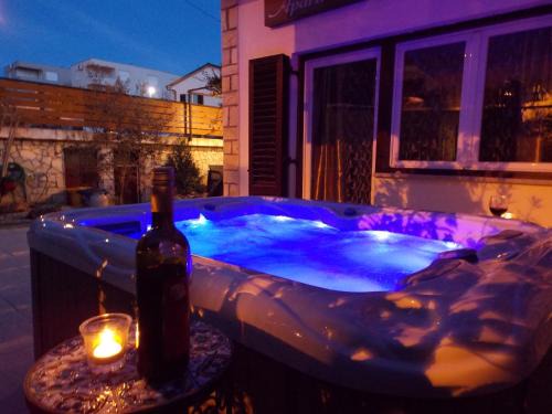 Njivice Apartamento | Apartment with private garden, hot tub, WiFi, SAT TV, Klima, near beach
