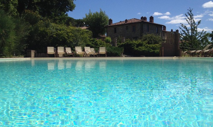 Piegaro Apartamento | Apartamento con jardín privado y piscina infinita, perfecto para viajes diarios por la ciudad.