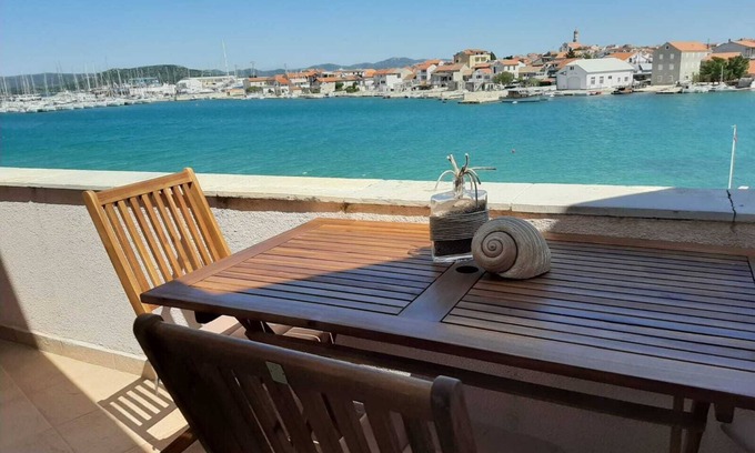 Murter Apartamento | Apartment with sea view and next to the beach (20m)