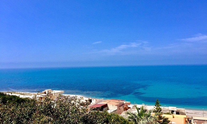 Borgo Bonsignore Apartamento | Apartamento con vistas al mar.