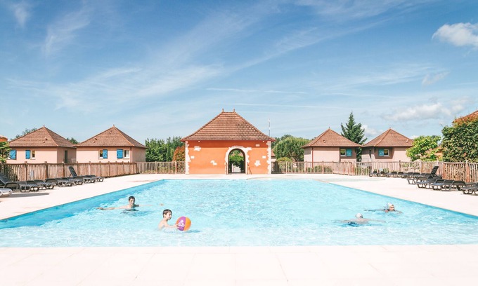 Prayssac Apartamento | Apartamento con piscina de temporada y WIFI en el lote
