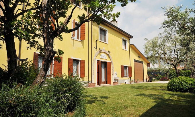 Colà Di Lazise Casa | APARTMENT WITH SEPARATE ENTRANCE WITH PRIVATE GARDEN