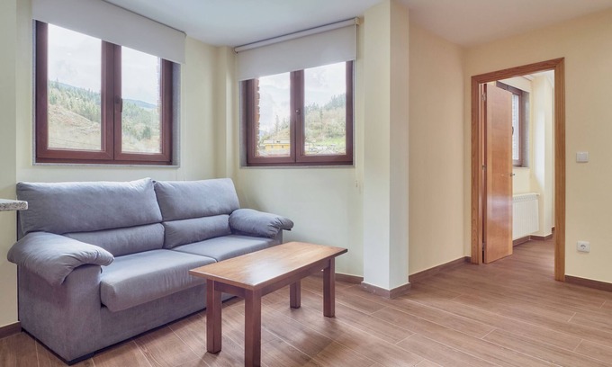 Cecos Apartamento | Apartamento 'Izquierda' con jardín compartido y Wi-Fi