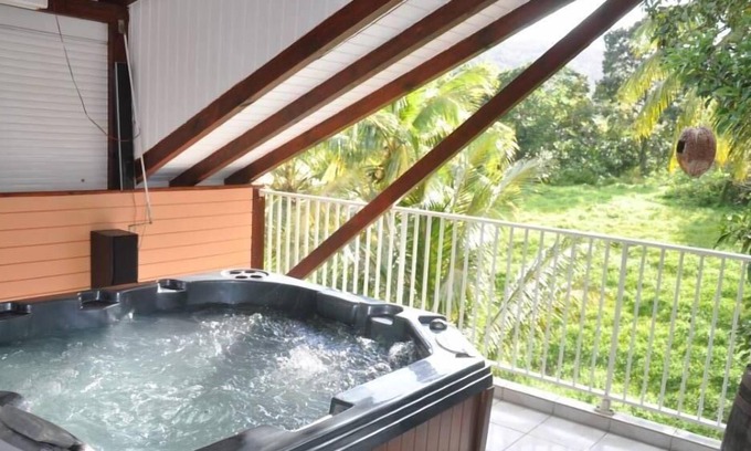 Sainte-Rose Cabaña | Apartamento con SPA en villa criolla - Alquiler de coches bajo petición