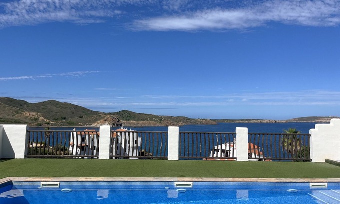 Platges de Fornells Apartamento | Apartamento con piscina y fabulosas vistas al mar