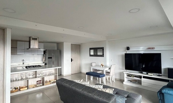 Envigado Apartamento | Apartamento con Terraza, Aire Acondicionado y Jacuzzi cerca del CC Viva Envigado