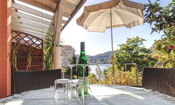 Bullay Apartamento | Apartment with terrace directly on the banks and with a view of the Moselle