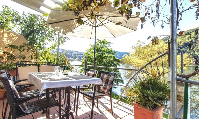 Bullay Apartamento | Apartment with terrace directly on the banks and with a view of the Moselle