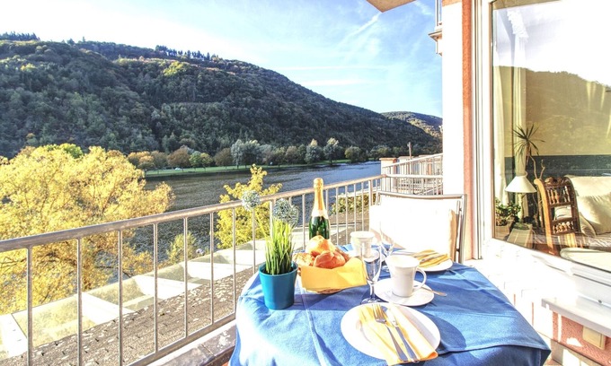Bullay Apartamento | Apartment with terrace directly on the banks and with a view of the Moselle