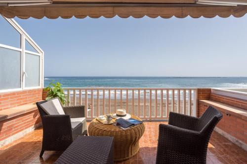 Melenara Apartamento | Apartment with Terrace on the Beachfront.