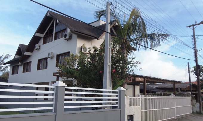 Barra de Ibiraquera Apartamento | Departamento con dos suites a dos cuadras del mar y tres cuadras de la laguna