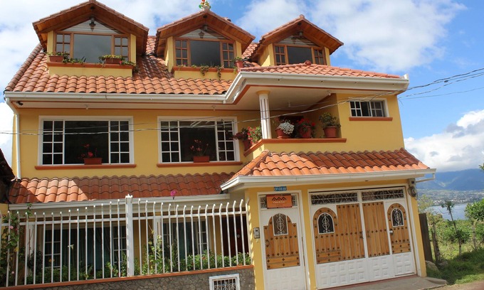 San Pablo del Lago Apartamento | Apartamento con vista del Lago San Pablo